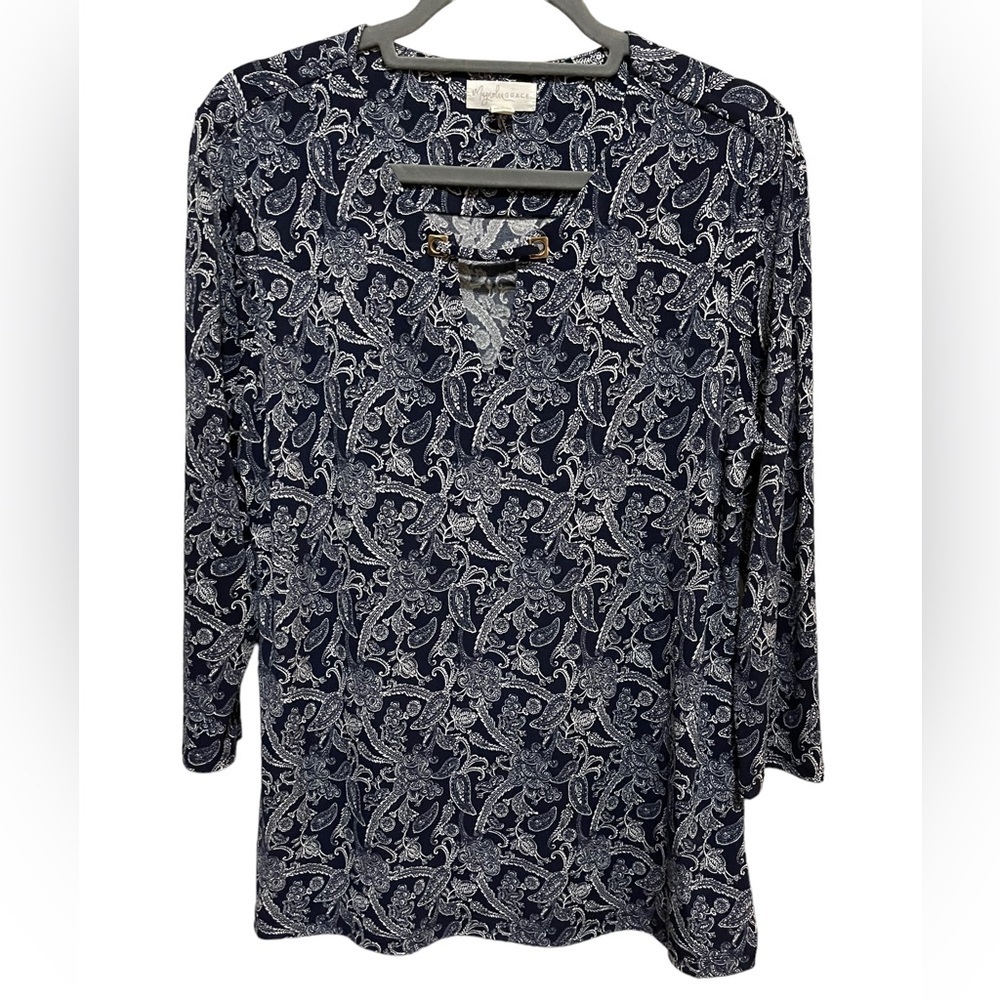 Magnolia Grace - navy 3/4 length sleeve top - keyhole neckline - size L - Picture 2 of 7